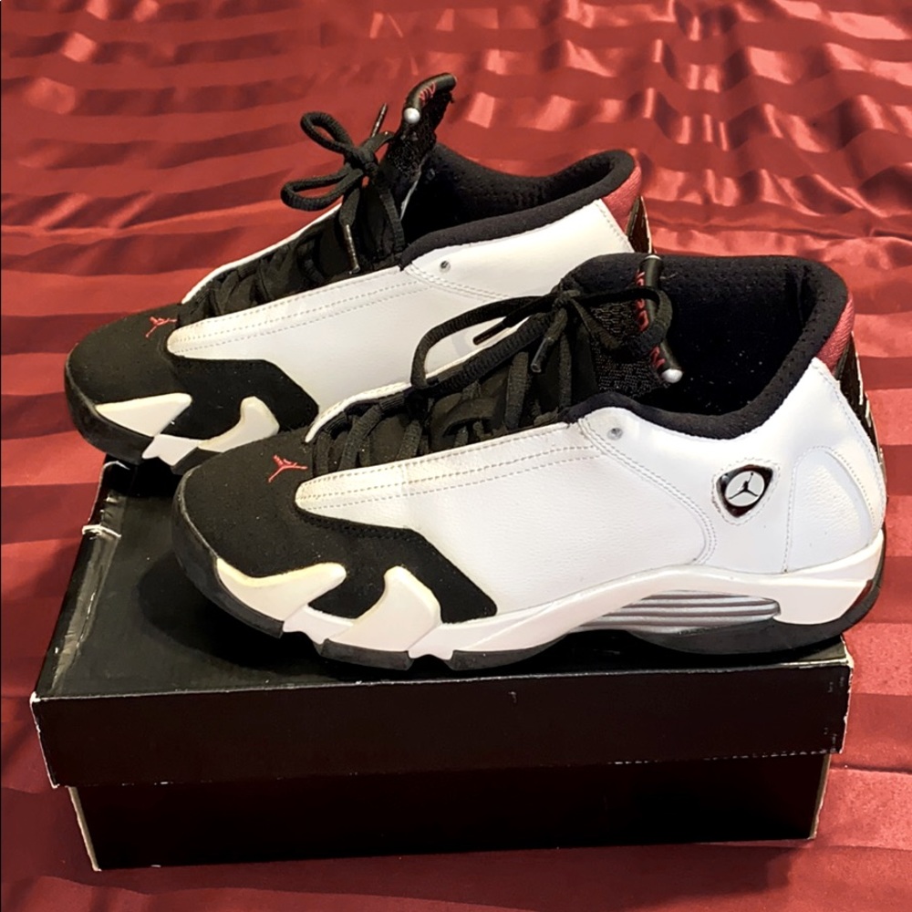 Air Jordan retro 14 “black toes”